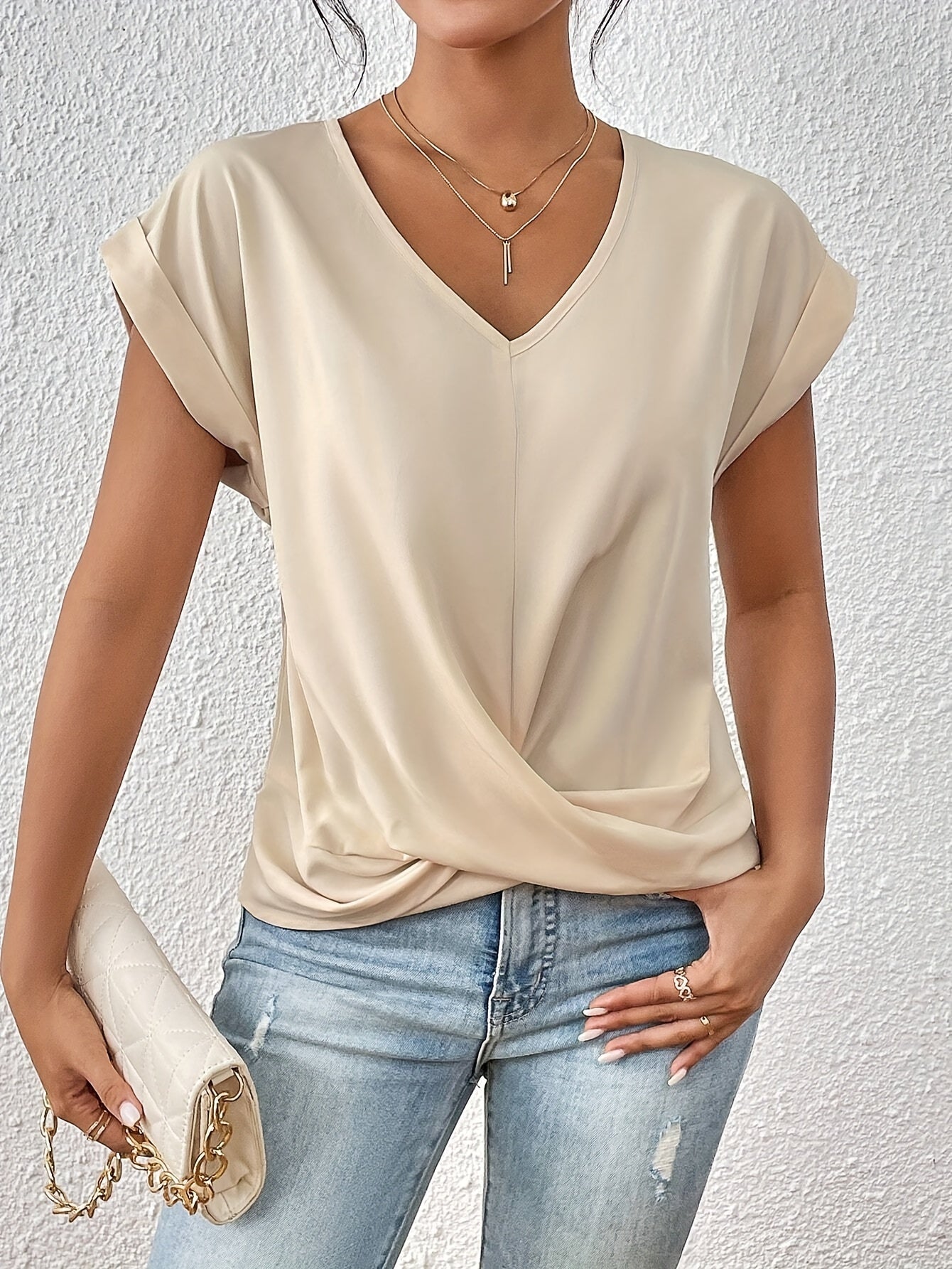 MOREAU LYON | T-SHIRT À COL EN V ÉLÉGANT POUR FEMME