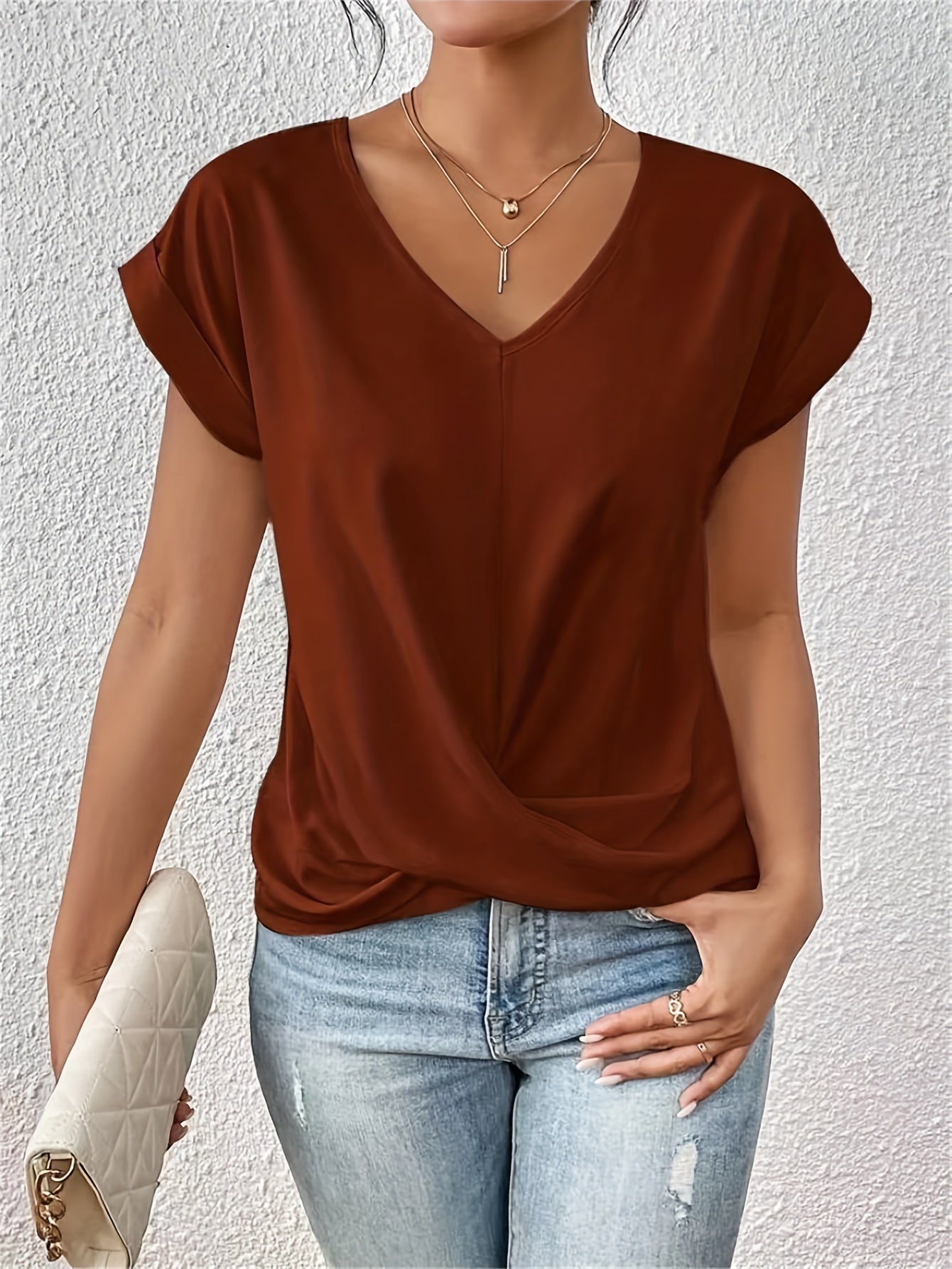 MOREAU LYON | T-SHIRT À COL EN V ÉLÉGANT POUR FEMME